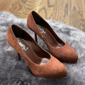 Yves Saint Laurent Pumps